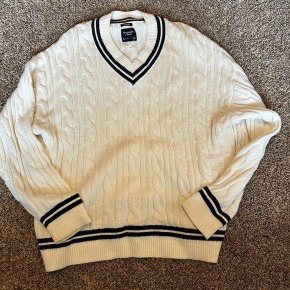Abercrombie & Fitch White V-Neck Sweater with Black Trim - Picture 4 of 7